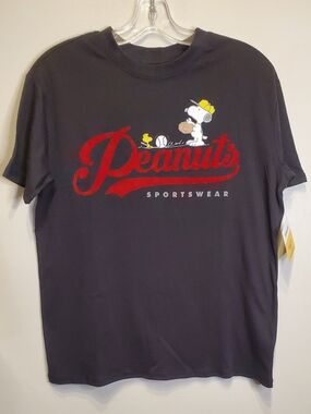 376. NWT Peanuts Sportswear Black Tee